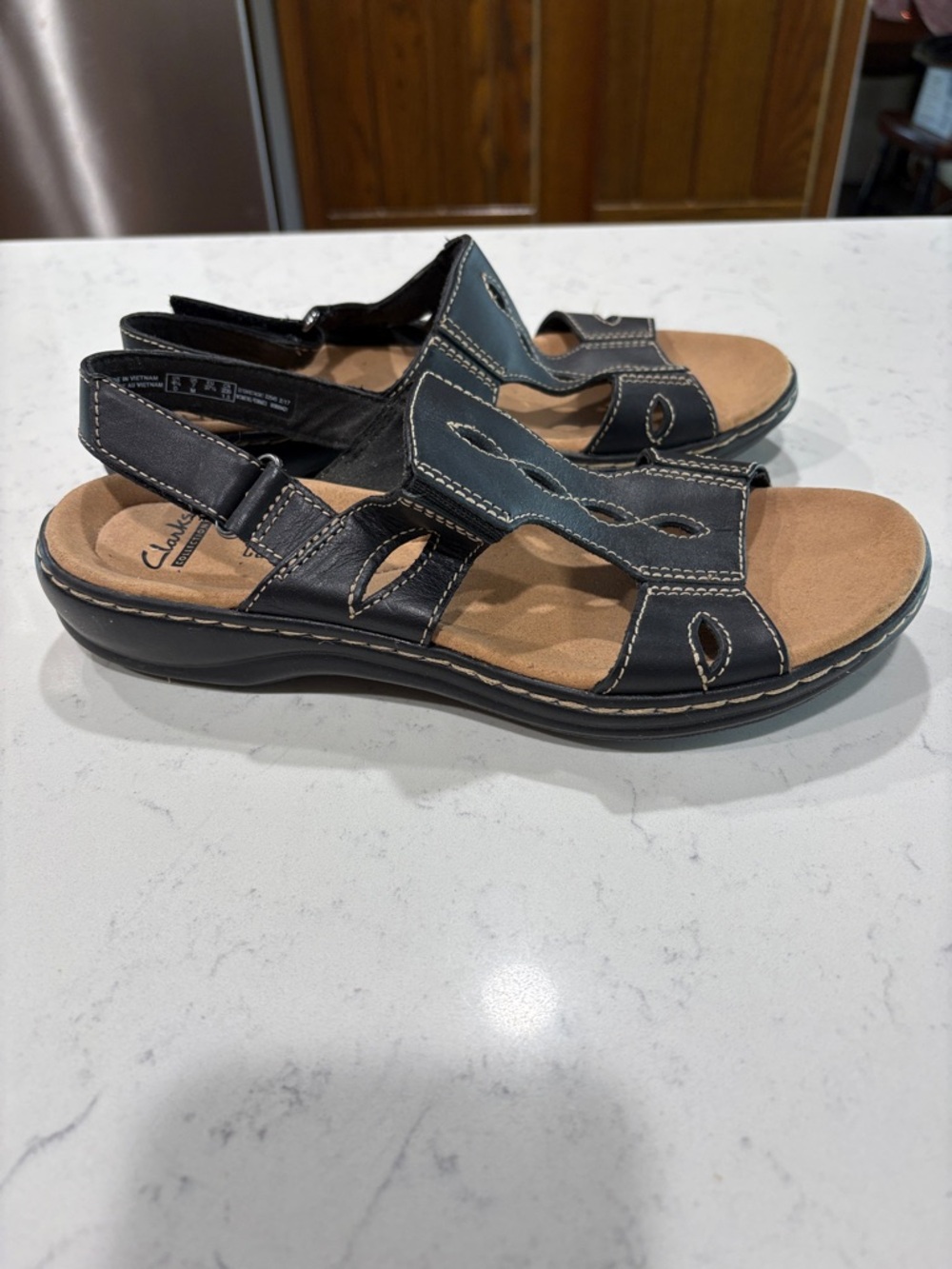 Clarks Black Leather Slingback Sandals with Tan Footbed - Picture 2 of 8